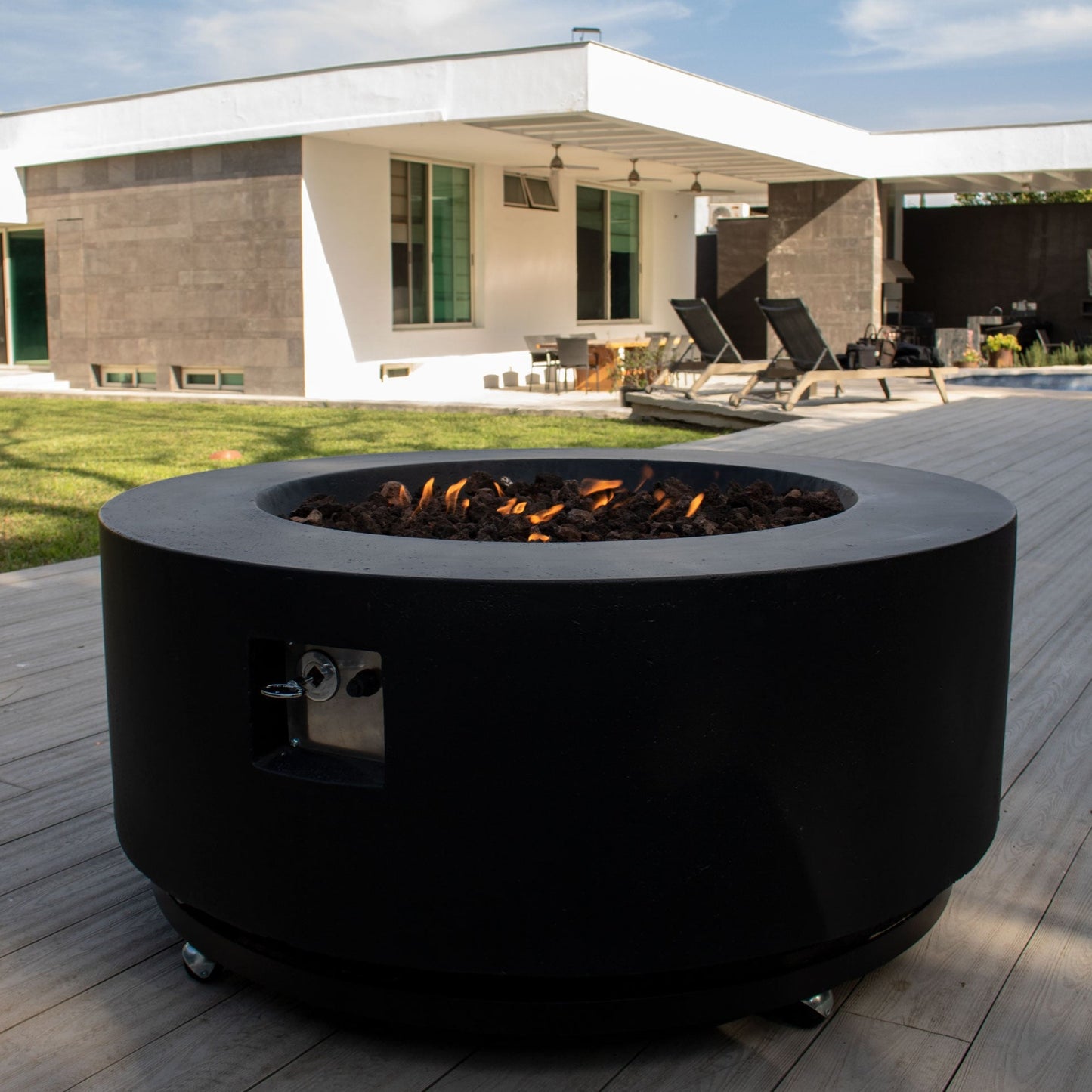 Coliseo Concrete Cylinder Fire Pit 01