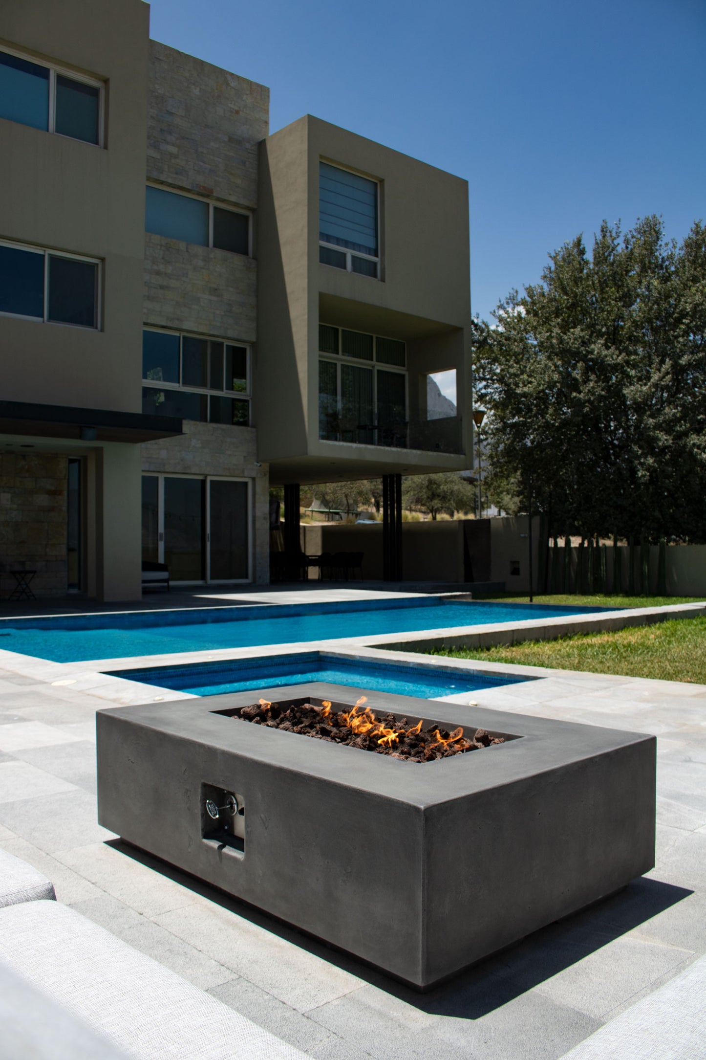 Manhattan Concrete Rectangular Fire Pit 01